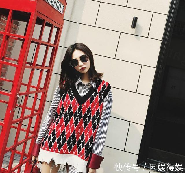 「学院风」早春穿什么?一件针织背心可穿出多种风格,教你get初春时尚潮流