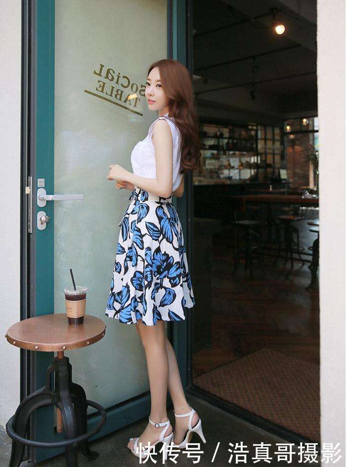 街拍：小姐姐穿上连衣裙非常漂亮, 气质满满的, 女神范爆表呀