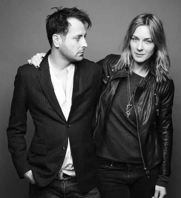  撞色拼接@作为一枚精致的女生,衣橱里需要哪些基础款的时尚单品?