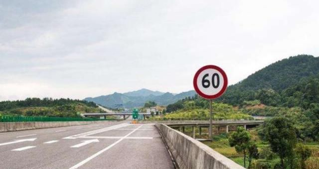  高速■高速限速120km/h，跑到130算超速吗？听听同志怎么说