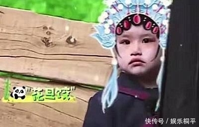 唱戏@有种“专业坑娃”叫包贝尔,看到他给女儿涂的防晒,这是去唱戏?
