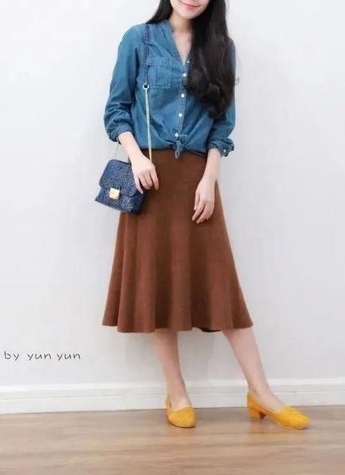  「气色」今年流行“经典蓝”质感穿搭，提亮气色显品味