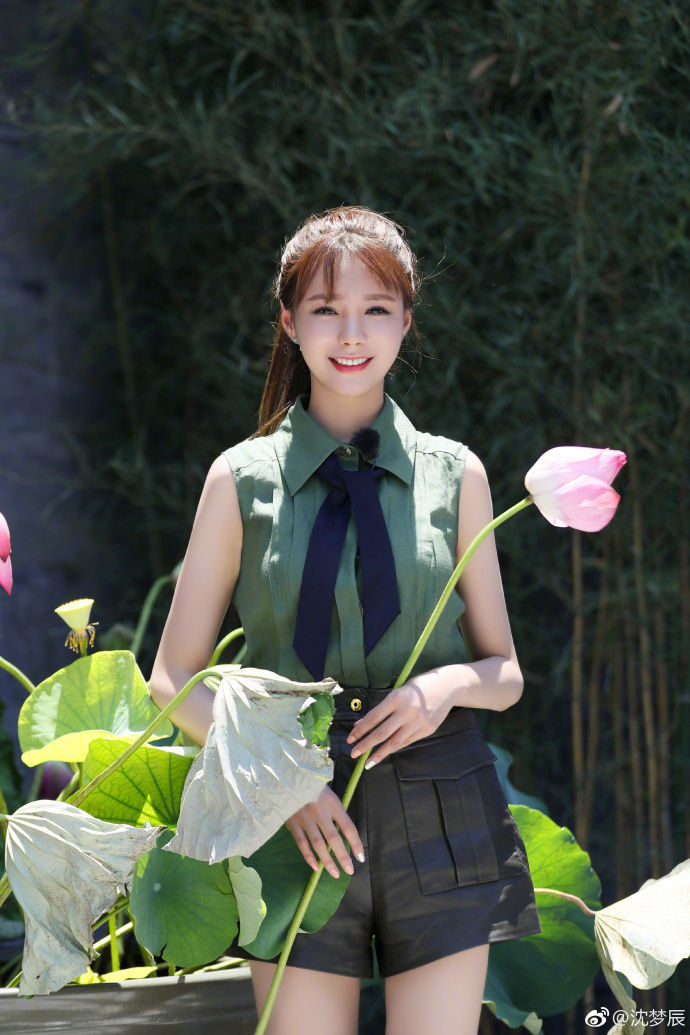 沈梦辰:这大长腿又美又白