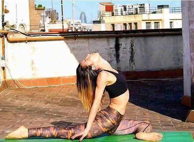 两个室内瑜伽动作，简单易学，让你的气质提起来!