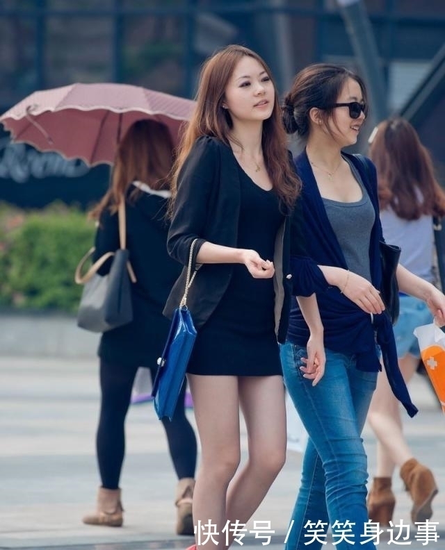 『气质』街拍气质美女白领,自信秀出美腿,一颦一笑都散发出无穷魅力