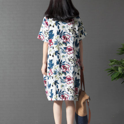 女人身材丰满，就要穿这种裙子，“慵懒”气息展露无疑