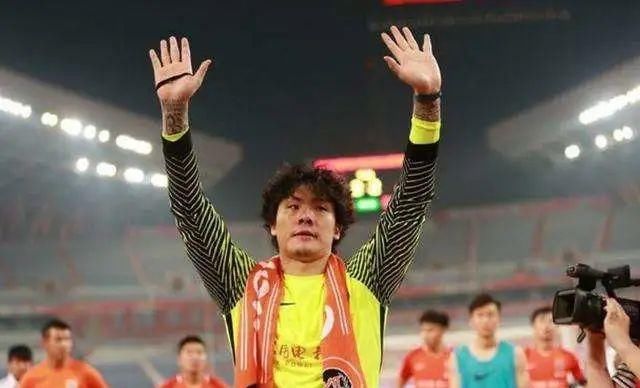  #类似#当杀马特遇上洗剪吹，“顶上风流”这事别忘了他