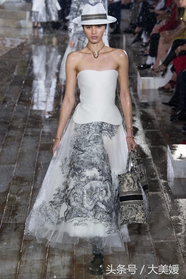 大美媛服饰迪奥2019早春度假系列时装秀