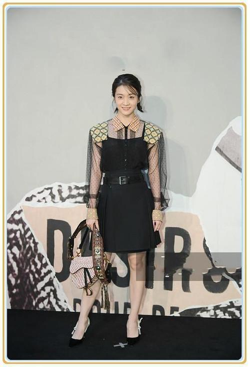 看了热巴的薄纱裙，再看张雪迎，网友：可爱和可笑差距一目了然！