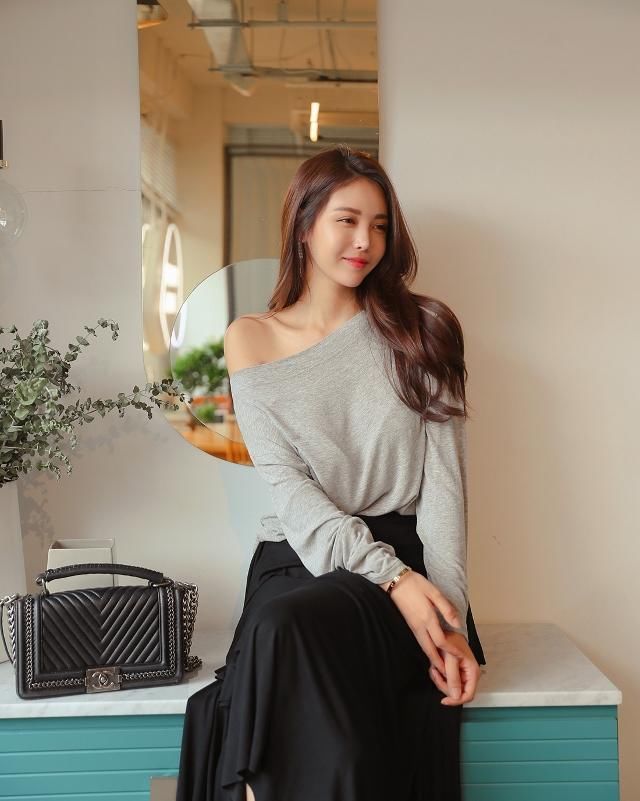 人像摄影：选择浅色的衣服，让小姐姐看上去更加的粉嫩动人