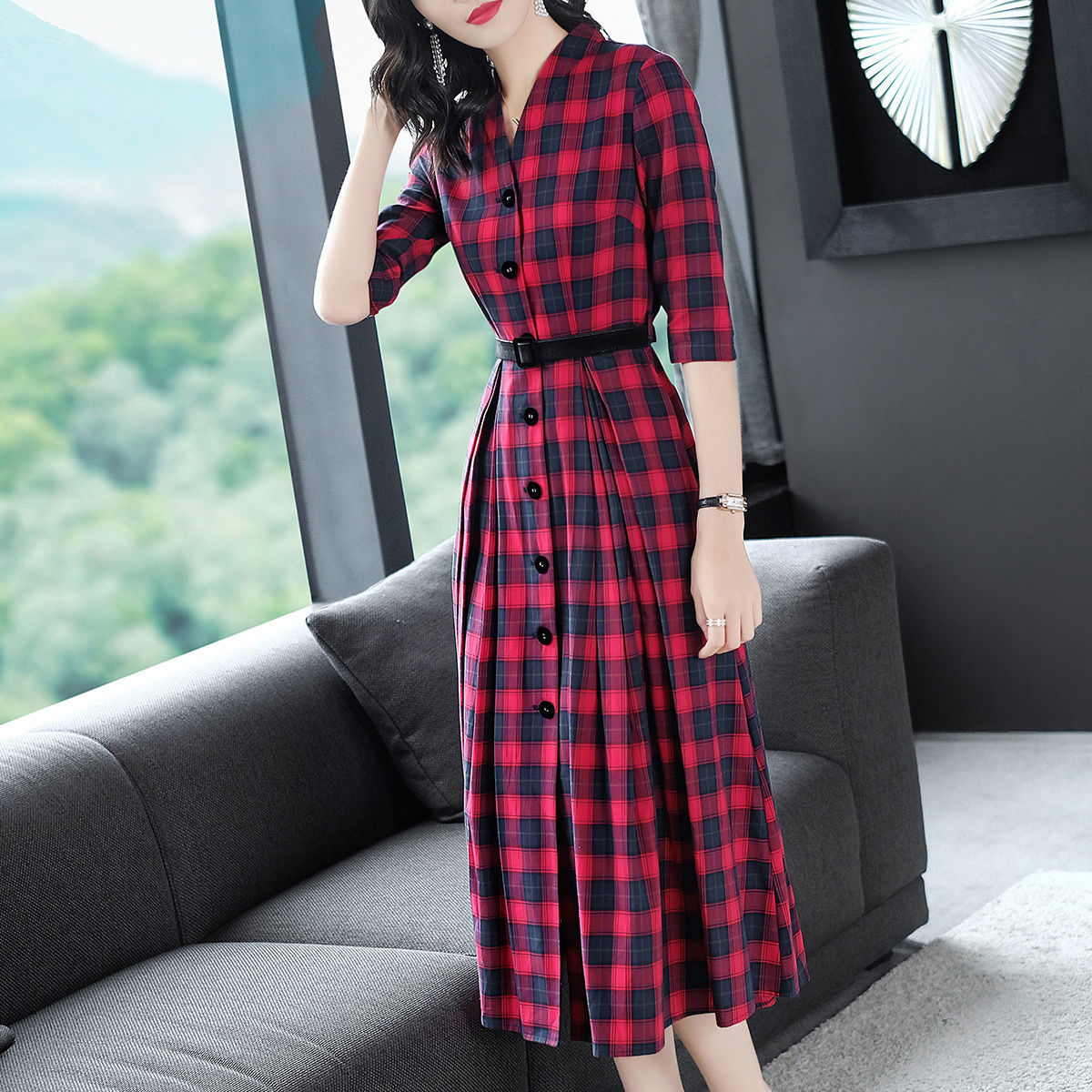 十件旗袍，比不上一件“大牌”A字裙，洋气衬肤白，谁穿谁先年轻