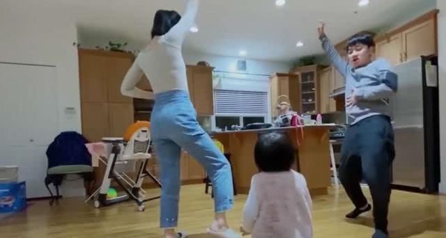  「加上」王祖蓝顺毛好帅气！白T配长裤嫩成小鲜肉，奶爸颜值狂飙不敢认