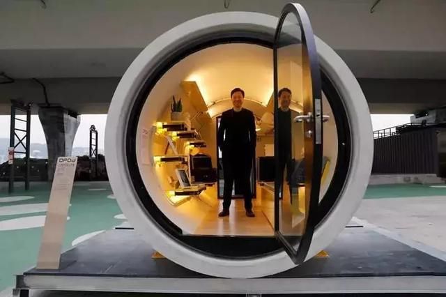 11平能住2人，香港继“棺材房”后又出“水管房”