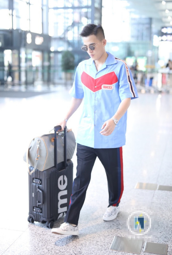 欧豪不过理了一个新发型，颜值爆表帅到飞起，却因搭错裤子变短腿