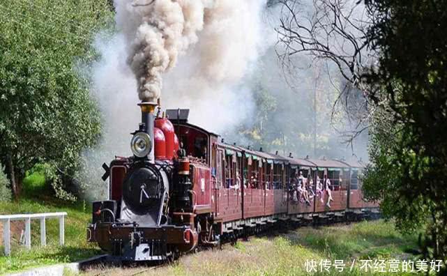 火车上厕所，“粪便”直接排轨道上？乘务员：说出来你可能不信