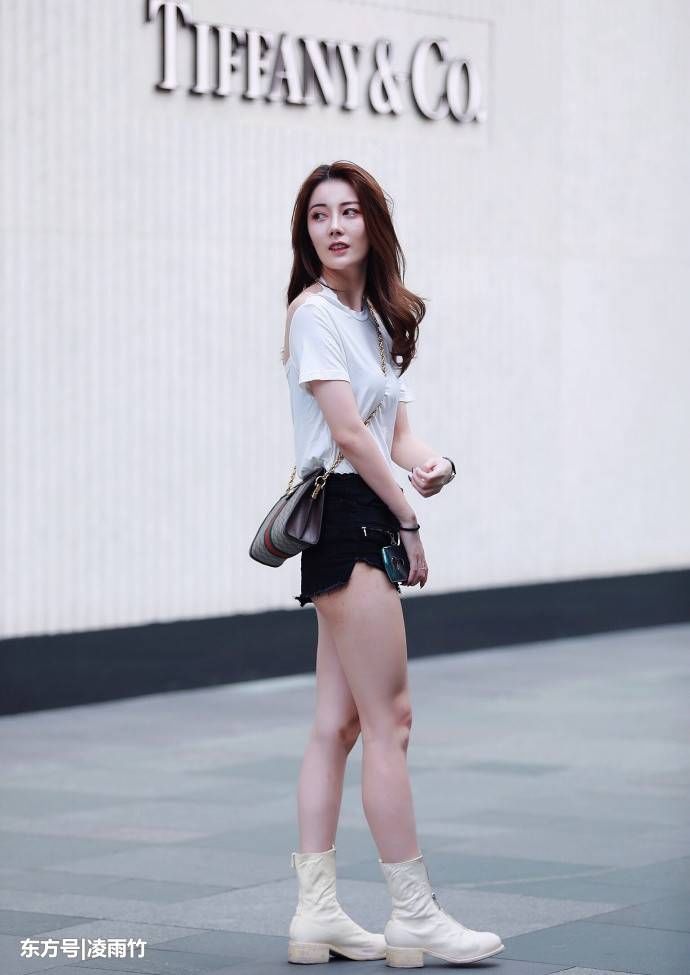 成都街拍,身材高挑的时尚美女,穿出不一样的魅力!