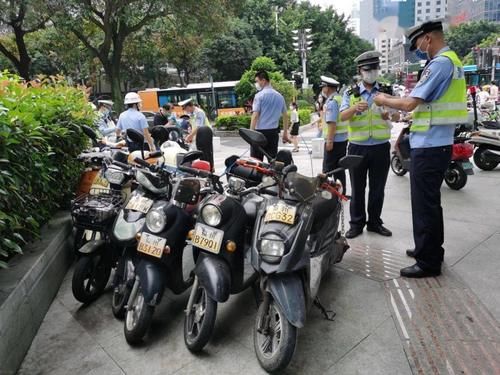 交警|福州严查!电动车这样上路,罚!