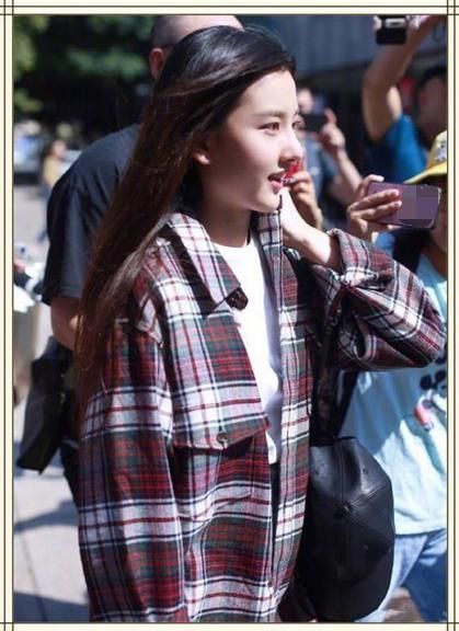 看了宋祖儿新生报到照，再看李兰迪，网友：果然是没对比就没伤害