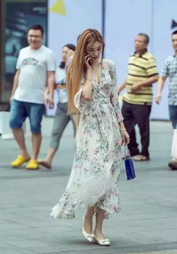 街拍: 街头上那些高挑婀娜的性感迷人美女