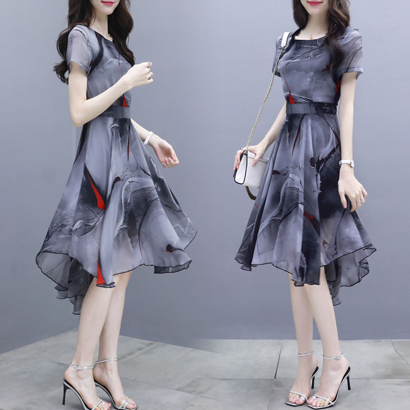 别再穿套装了，土爆!7月巨流行冷风裙，尤其70后女人穿超美嫩