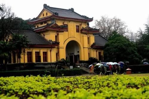 中国唯一“5A级”大学：坐落在明朝王府之中，进去还要买门票！