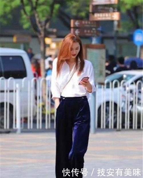  『气质』街拍：美女穿吊带长裙，气质温婉，姿态怡人