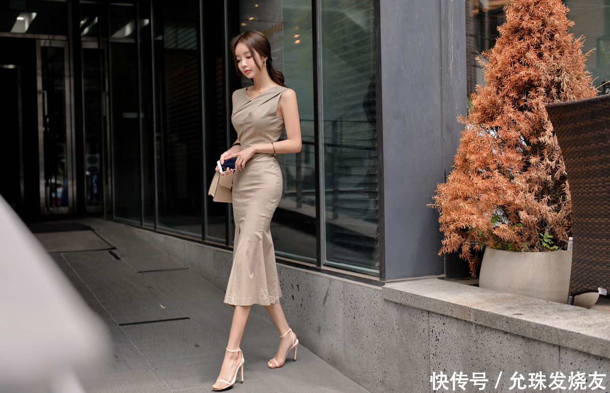 孙允珠优雅复古深褐色褶皱鱼尾裙