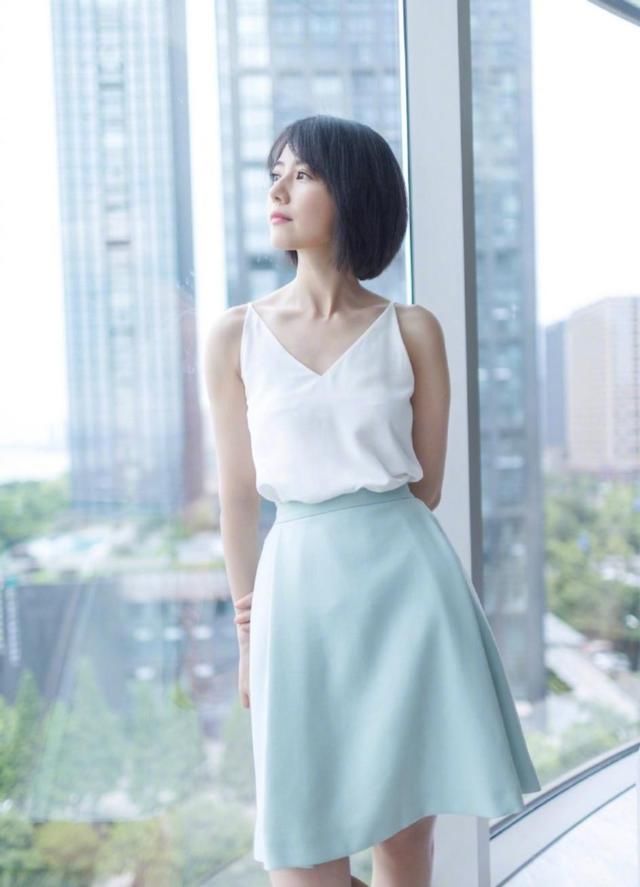 高圆圆新发型太嫩，性感吊带穿出清纯味道！舒淇粉色礼服太惊艳！