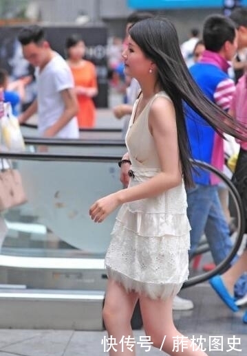  『入秋』街拍美图，入秋这样穿如何？一见倾心表情多