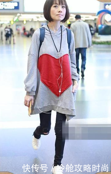 鲁豫身穿紧身裤现身机场的,网友惹争议:这腿型裤子真不好买!!