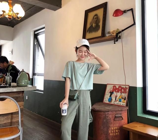  #显瘦#小个子女生穿什么?当然是显高显瘦,才更有回头率!