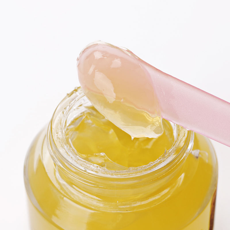 58岁医生秋天护肤窍门:药店29元药膏，用了眼袋、眼纹不找你