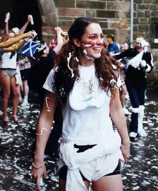 凯特年轻时也疯狂过，穿着性感与威廉宿醉，堪称“百变王妃”！