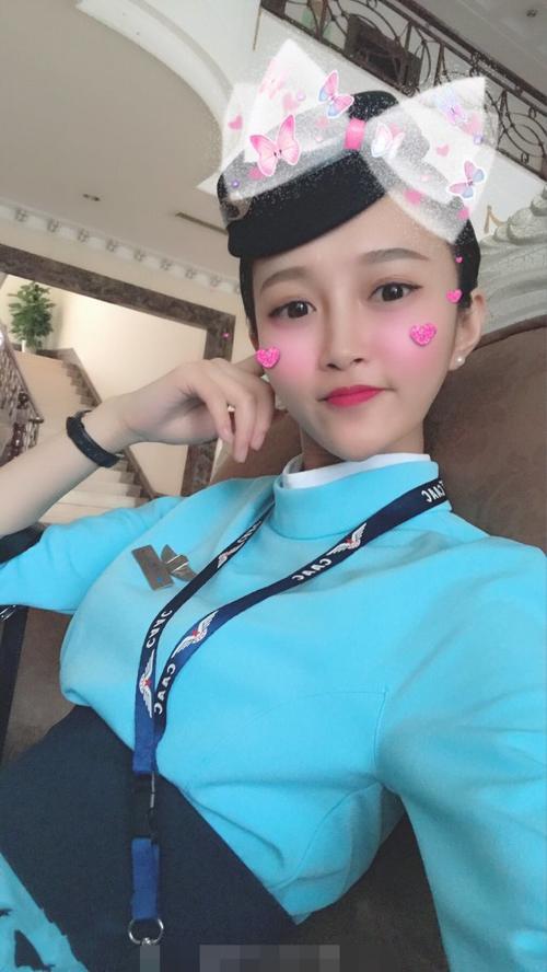 飞机上,为什么要求空姐一直穿裙子,看完这些你就明白了