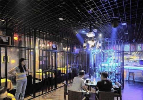 世界上最奇葩的餐厅，一个在海中一个在树上，最后一个还在中国