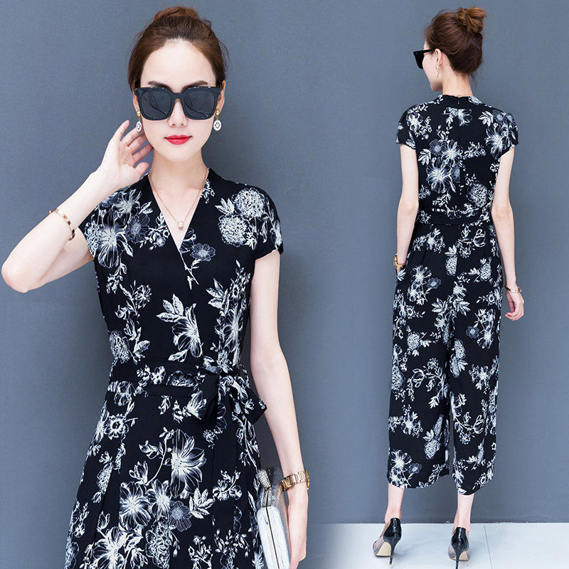 今年的连体装太美了!配高跟或平底都洋气，穿着优雅高贵又减龄