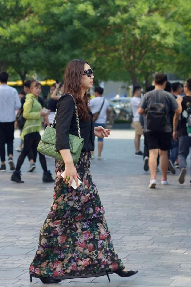 为啥现在女生宁愿穿长裙,也不愿意穿短裙?其中原因你真的知道?