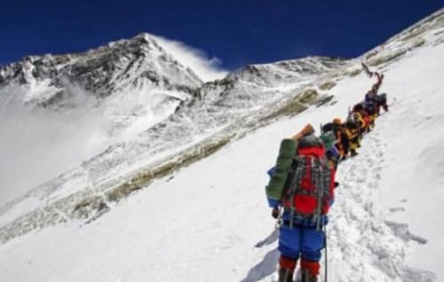 珠峰海拔高度8848米，登顶的人是怎样下来的？看完令人佩服