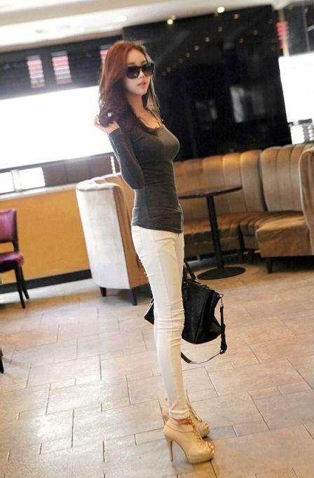 紧身裤包容各种身材，让你更加展现优美女人