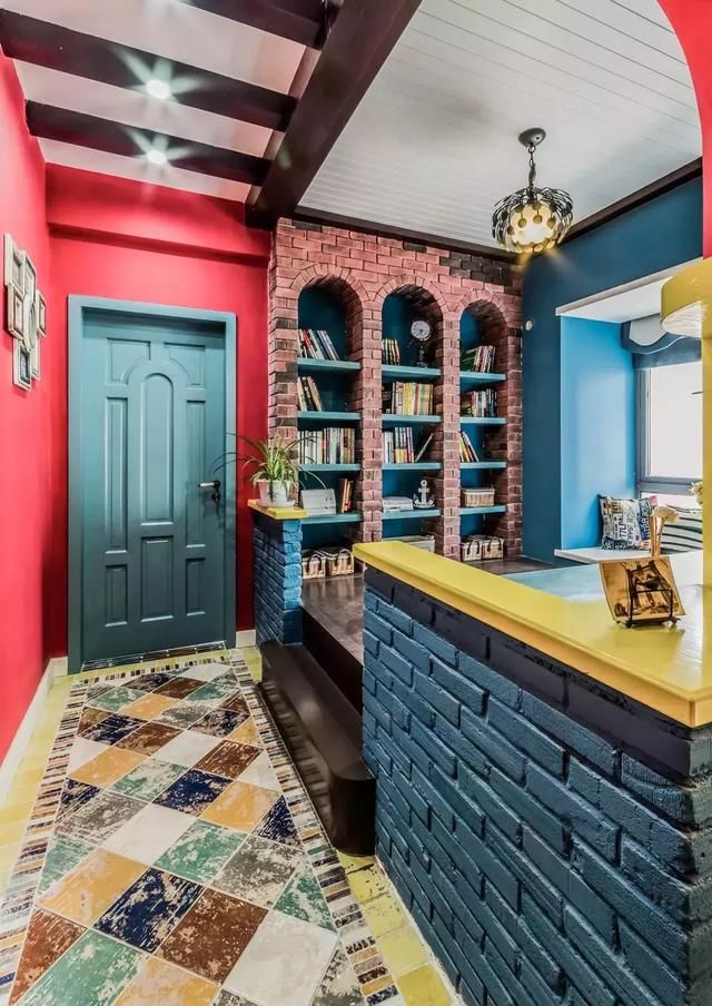 大红大绿，这家新房可能是全小区最漂亮的！颜色大胆，像童话世界