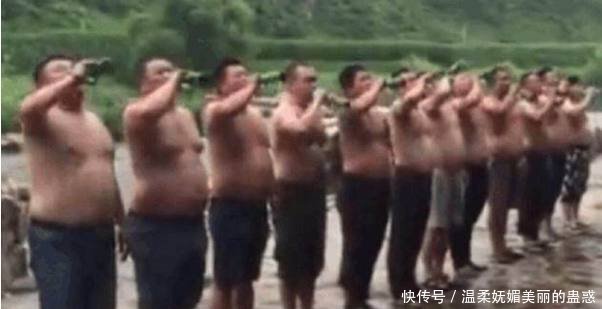 曾经的战友聚会，见面脱了衣服后，场面让人尴尬不已