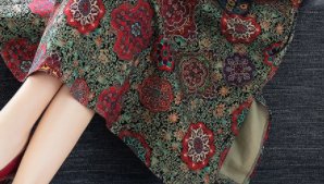 若你年逾50，打扮得年轻点，入秋这裙子不能少，上身美得不得了