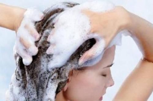 「发质一般」脱发人群如何洗发?早晨洗还是晚上洗?多长时间洗1次最靠谱?