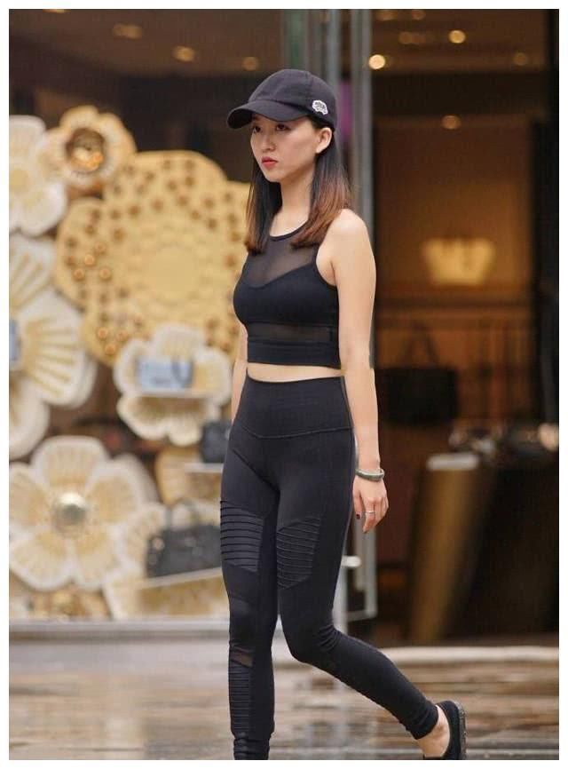美拍：紧身裤更加容易搭配提升高度，更添几分成熟女人味！