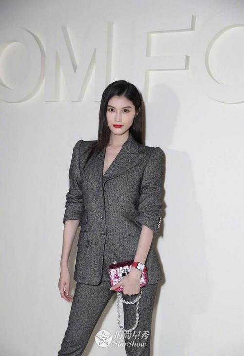 景甜、孟美岐、何穗看秀都能气场全开