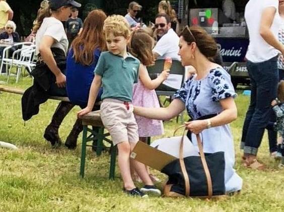 凯特王妃参加赛马会 一身裙子惹争议 网友: 贫穷已限制了我的想象