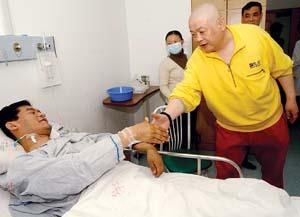 傅彪肝癌晚期坚持上镜,留下200万债务,如今妻