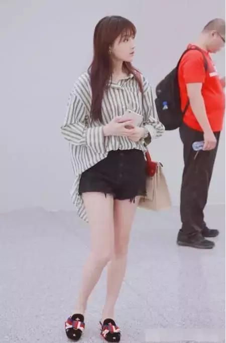 当76斤的鞠婧祎撞上100斤李艺彤，“铅笔腿”和“筷子腿”