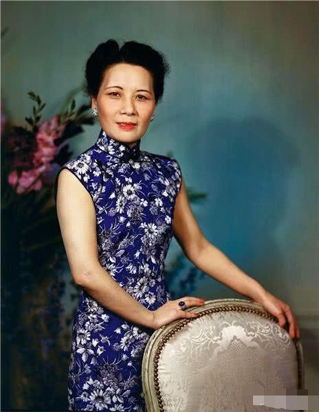 民国的时候穿旗袍的女性多，而现在却这么少？用途令人太尴尬