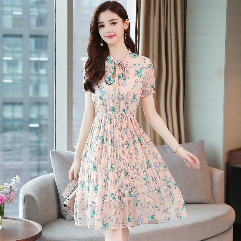 真刷新了我的认知!这连衣裙真能改变我的气质，洋气清新美丽吸睛